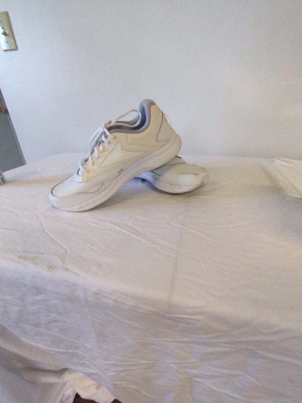 Reebok Walk Ultra 7 DMX Max White Walking Shoes Sneakers Women's Size 9